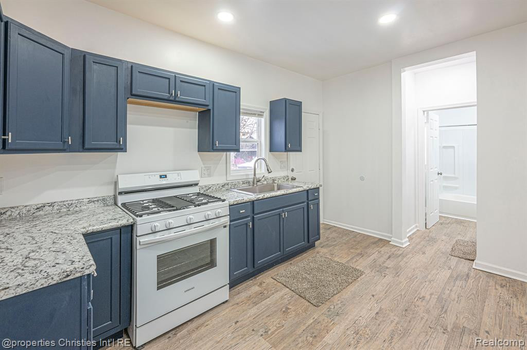6241 HOLCOMB Street, Detroit, MI 48213 — Photo 11