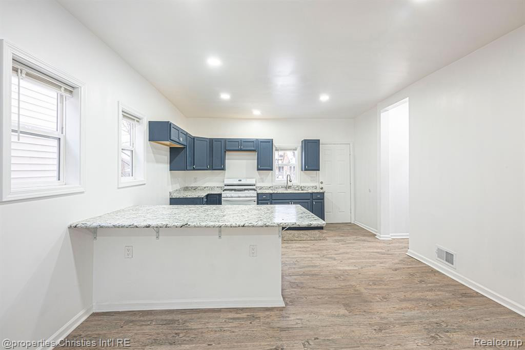 6241 HOLCOMB Street, Detroit, MI 48213 — Photo 12