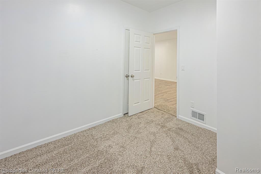 6241 HOLCOMB Street, Detroit, MI 48213 — Photo 14