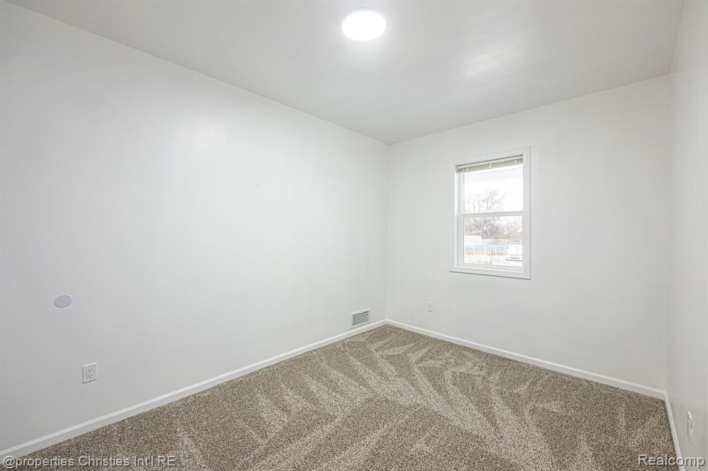 6241 HOLCOMB Street, Detroit, MI 48213 — Photo 15