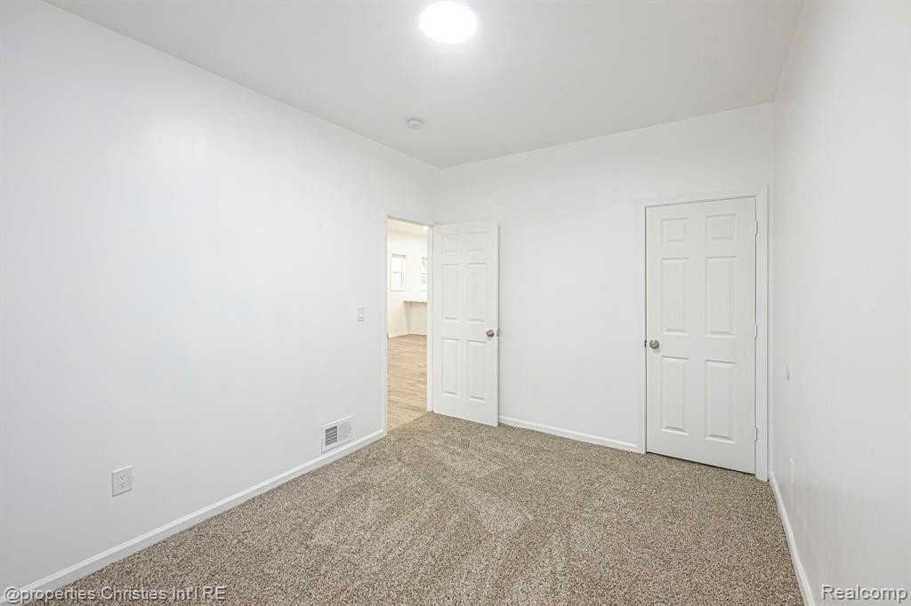 6241 HOLCOMB Street, Detroit, MI 48213 — Photo 16