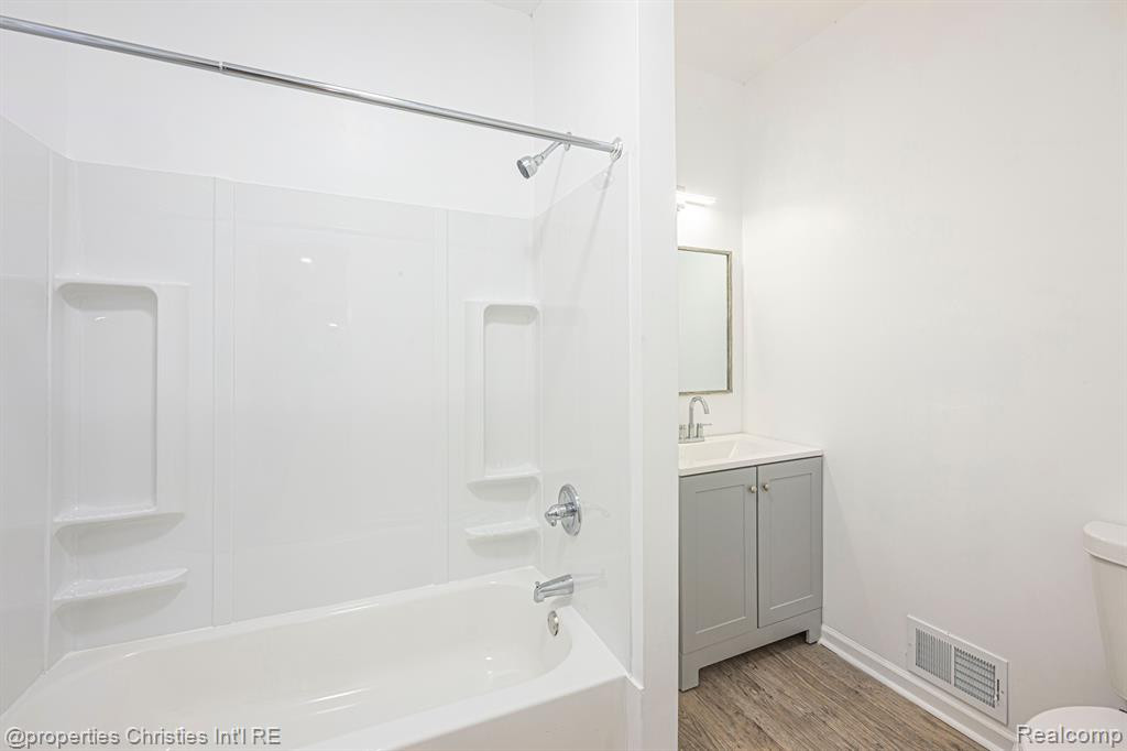 6241 HOLCOMB Street, Detroit, MI 48213 — Photo 17