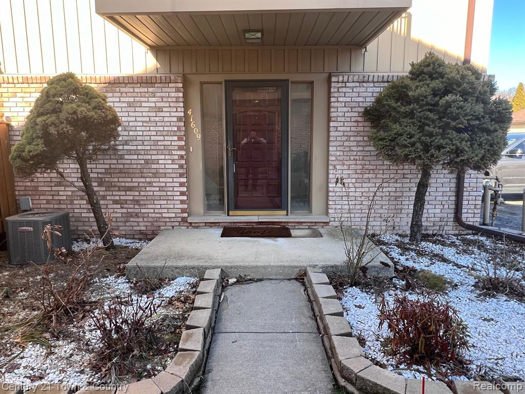41609 BEDFORD Drive, Canton, MI 48187 — Photo 2