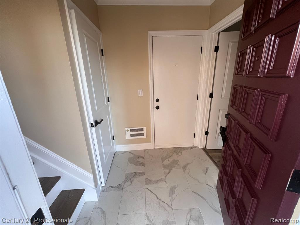 41609 BEDFORD Drive, Canton, MI 48187 — Photo 6