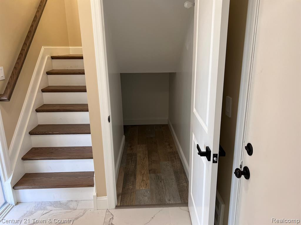 41609 BEDFORD Drive, Canton, MI 48187 — Photo 8