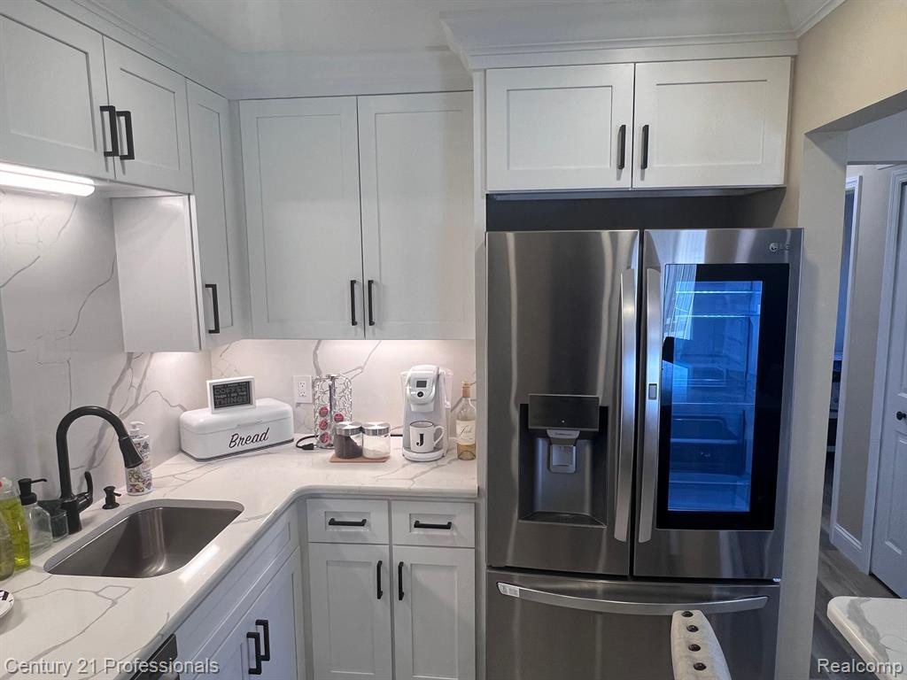 41609 BEDFORD Drive, Canton, MI 48187 — Photo 12