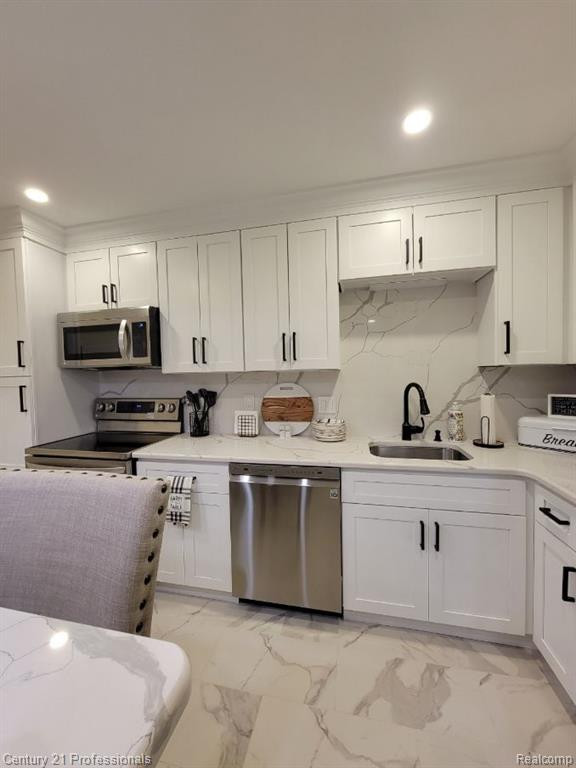 41609 BEDFORD Drive, Canton, MI 48187 — Photo 36