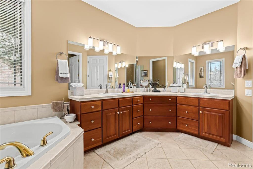 10800 LIGHTHOUSE PT., South Lyon, MI 48178 — Photo 27