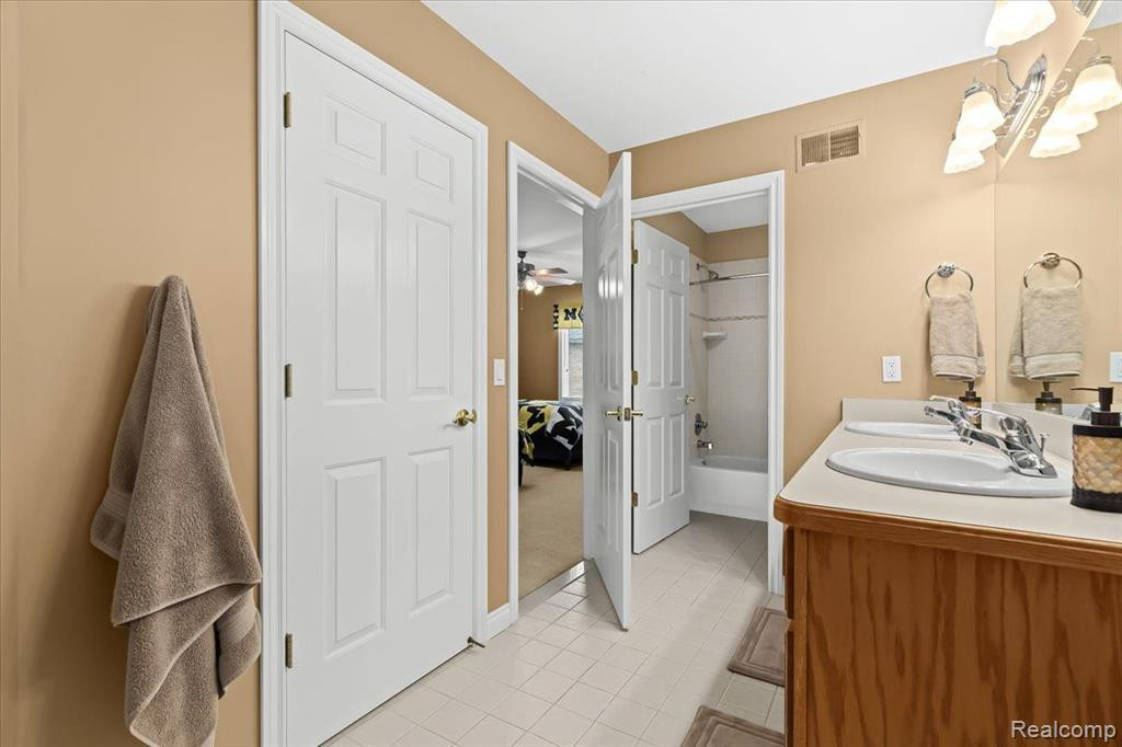 10800 LIGHTHOUSE PT., South Lyon, MI 48178 — Photo 31