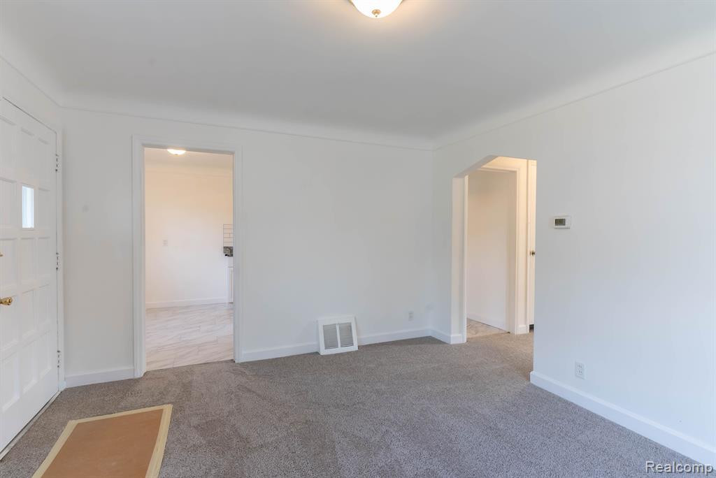 611 CLEVELAND Avenue, Lincoln Park, MI 48146 — Photo 6