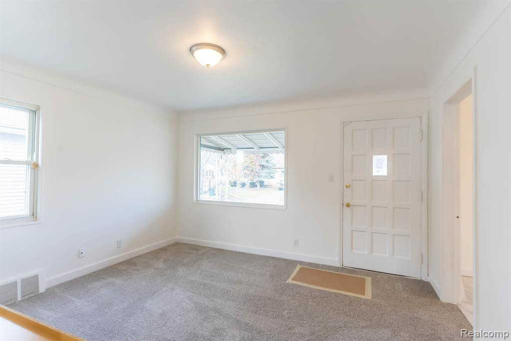 611 CLEVELAND Avenue, Lincoln Park, MI 48146 — Photo 7