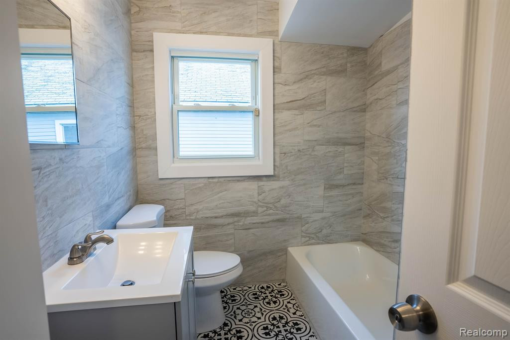 611 CLEVELAND Avenue, Lincoln Park, MI 48146 — Photo 8