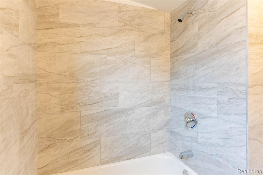 611 CLEVELAND Avenue, Lincoln Park, MI 48146 — Photo 9