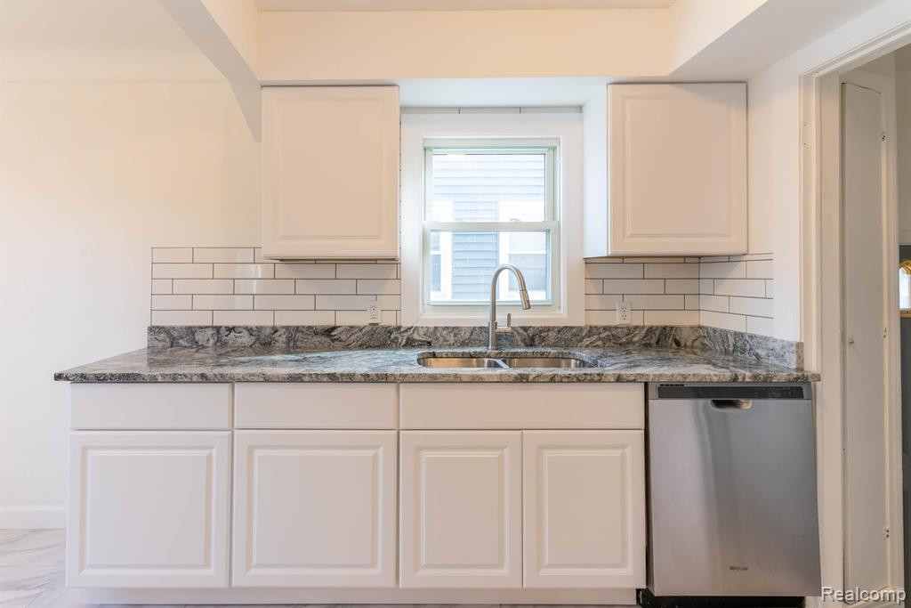 611 CLEVELAND Avenue, Lincoln Park, MI 48146 — Photo 10