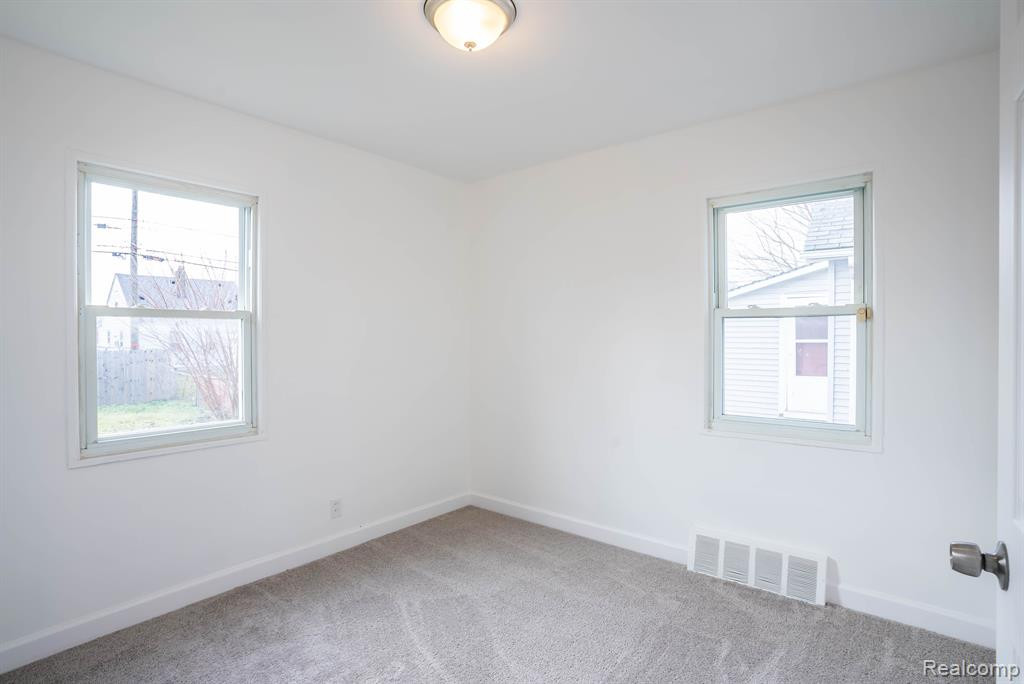 611 CLEVELAND Avenue, Lincoln Park, MI 48146 — Photo 13