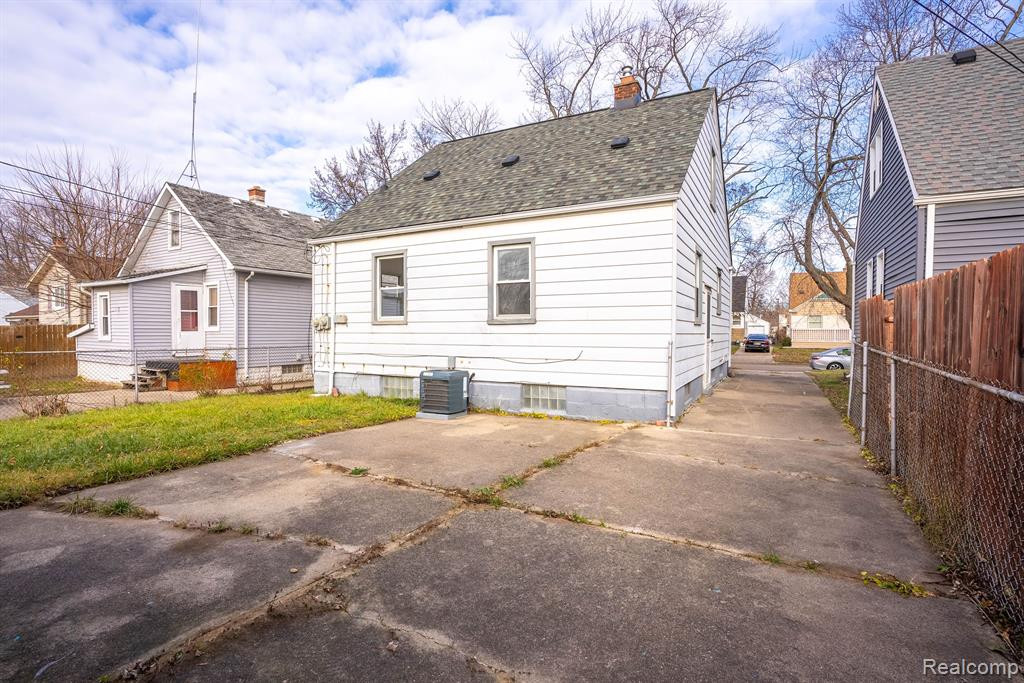 611 CLEVELAND Avenue, Lincoln Park, MI 48146 — Photo 24