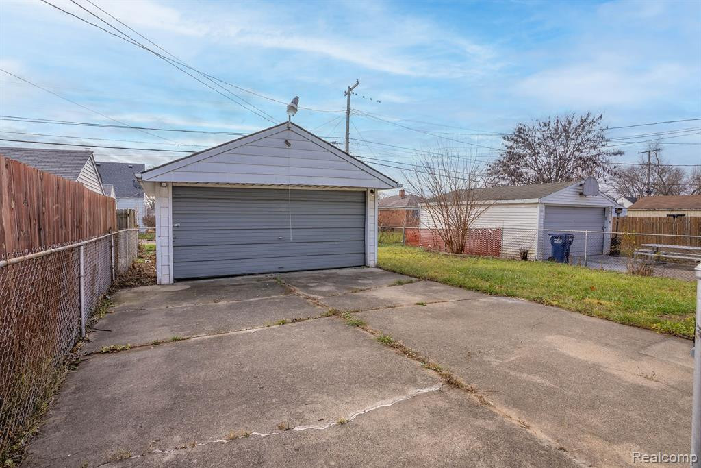 611 CLEVELAND Avenue, Lincoln Park, MI 48146 — Photo 27