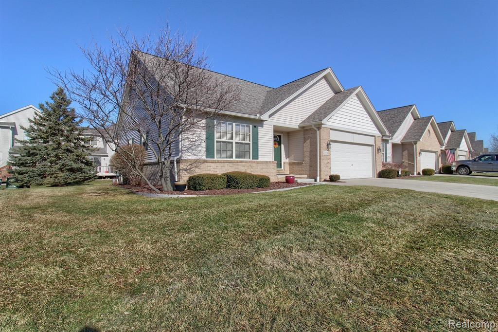 23714 ASHLEY Drive, Flat Rock, MI 48134 — Photo 2