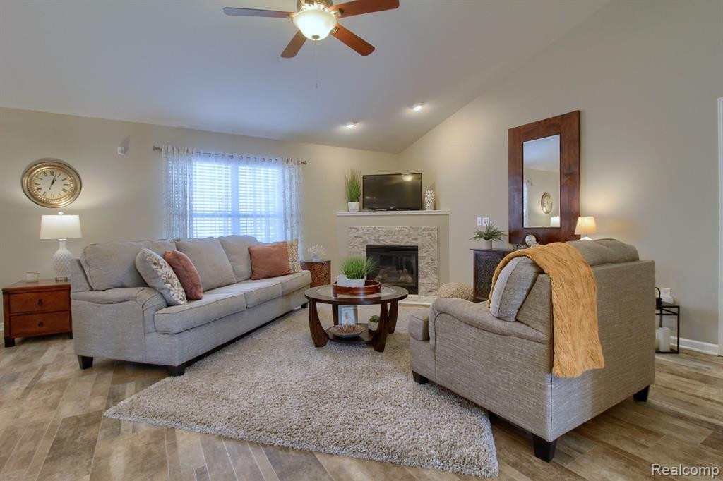 23714 ASHLEY Drive, Flat Rock, MI 48134 — Photo 6