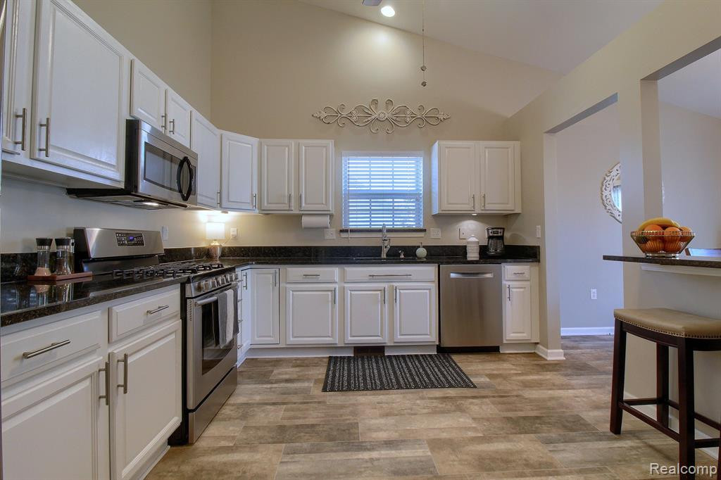 23714 ASHLEY Drive, Flat Rock, MI 48134 — Photo 10
