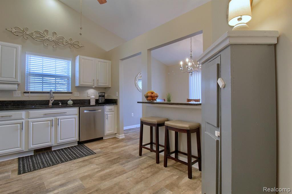 23714 ASHLEY Drive, Flat Rock, MI 48134 — Photo 11