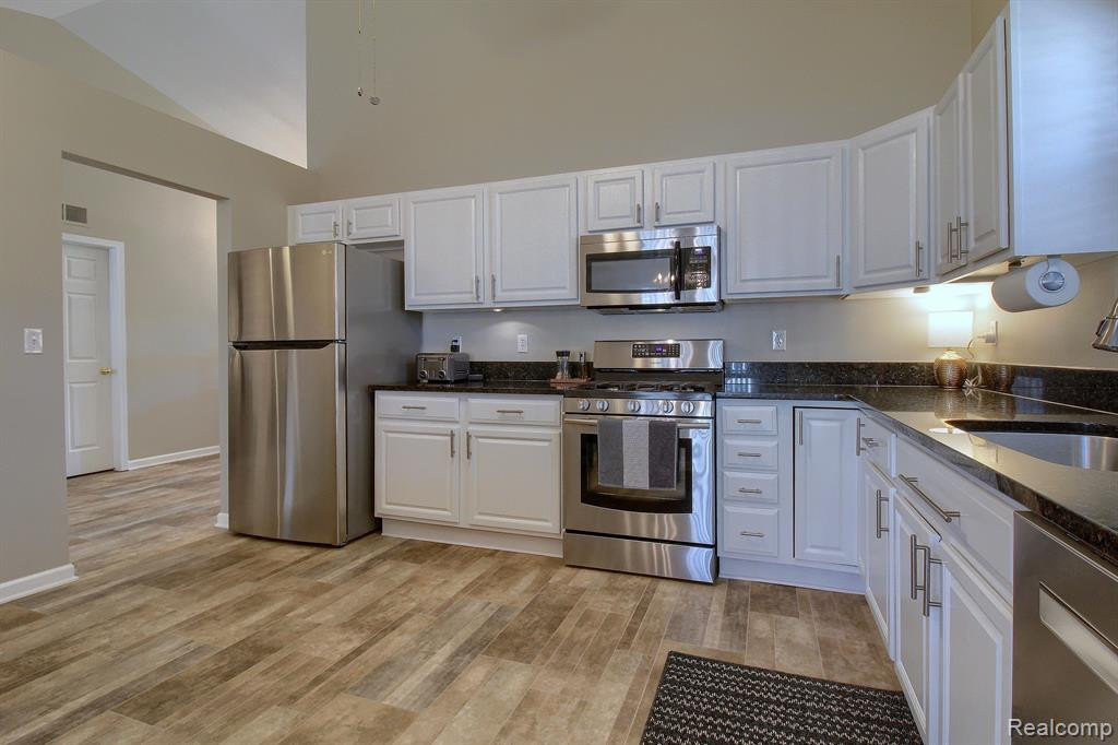 23714 ASHLEY Drive, Flat Rock, MI 48134 — Photo 12