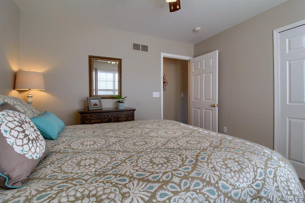 23714 ASHLEY Drive, Flat Rock, MI 48134 — Photo 20