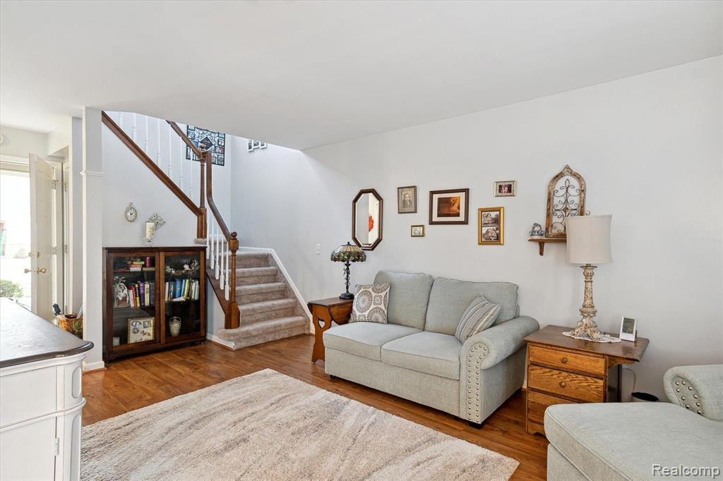 43675 CHRISTOPHER, Canton, MI 48188 — Photo 4