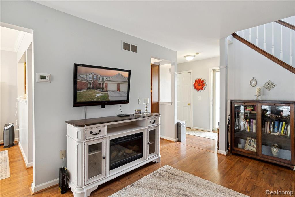 43675 CHRISTOPHER, Canton, MI 48188 — Photo 5