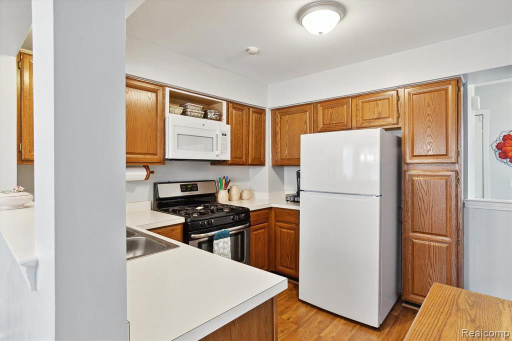 43675 CHRISTOPHER, Canton, MI 48188 — Photo 6