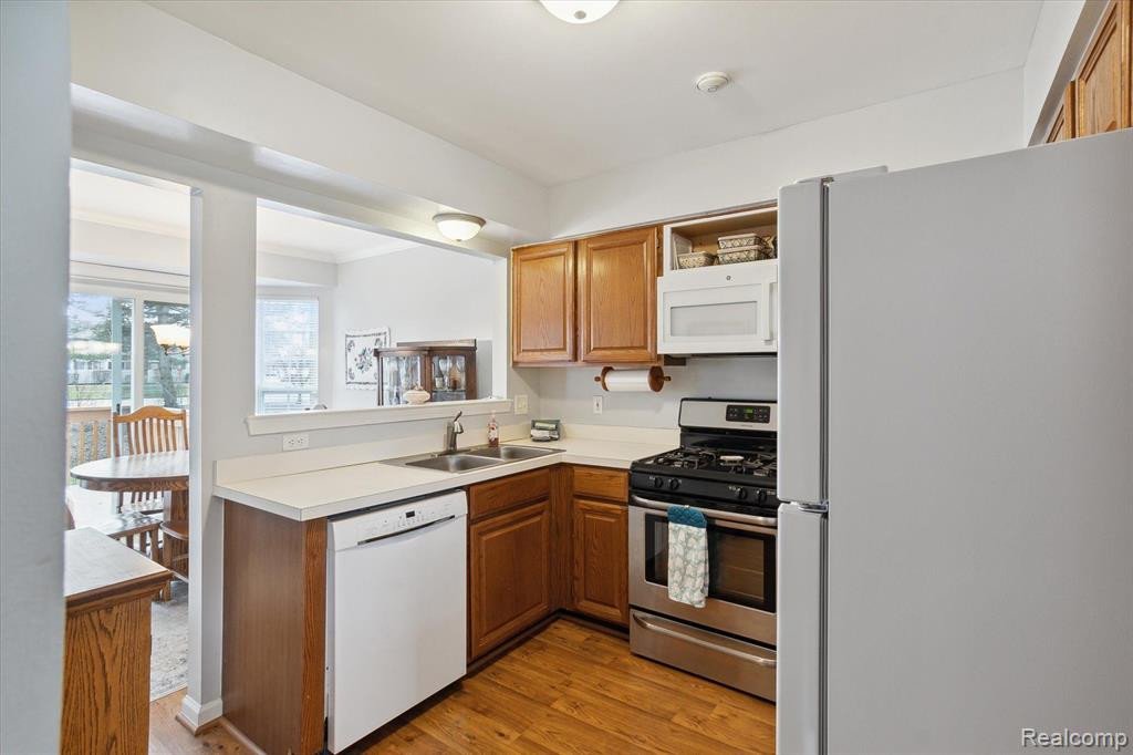 43675 CHRISTOPHER, Canton, MI 48188 — Photo 7