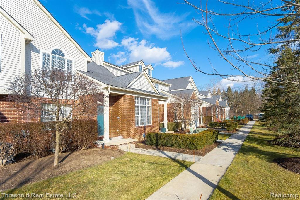 34202 EMMA Circle, Walled Lake, MI 48390 — Photo 4