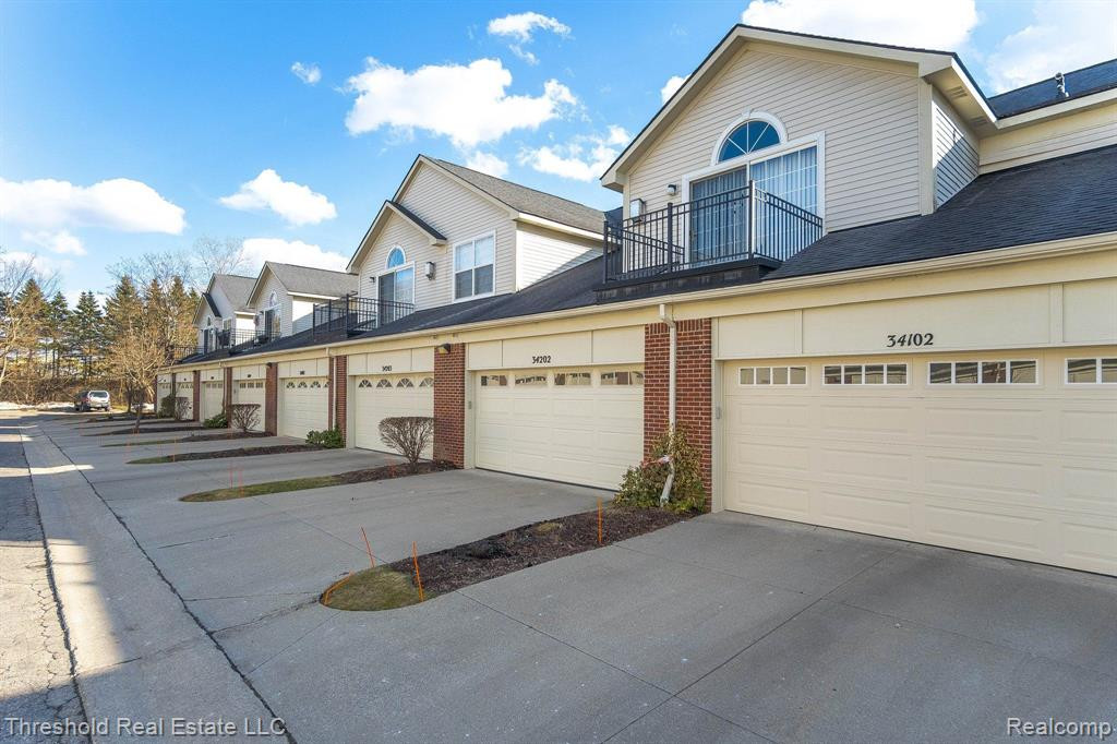 34202 EMMA Circle, Walled Lake, MI 48390 — Photo 29