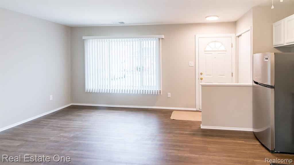 8050 COVENTRY Street, 147, Westland, MI — Photo 6