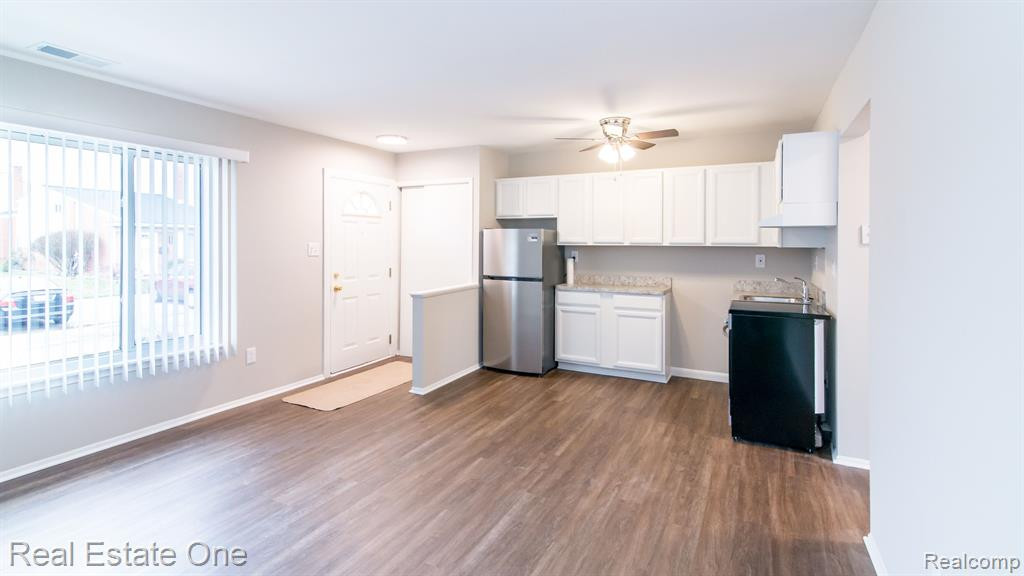 8050 COVENTRY Street, 147, Westland, MI — Photo 9