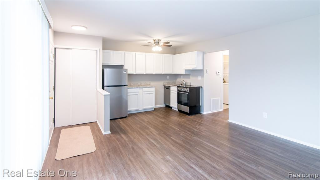 8050 COVENTRY Street, 147, Westland, MI — Photo 10