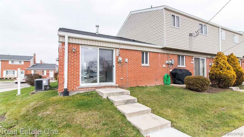 8050 COVENTRY Street, 147, Westland, MI — Photo 17