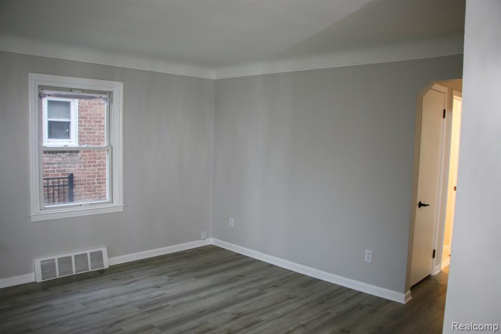 709 S EDISON Avenue, Royal Oak, MI 48067 — Photo 2