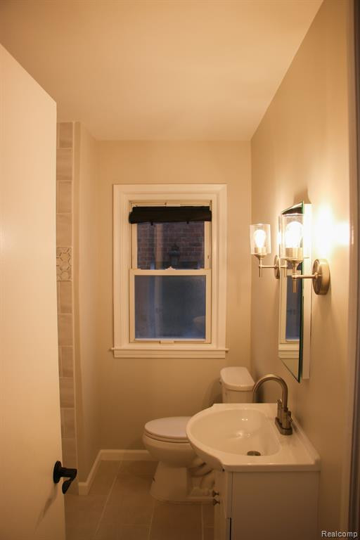 709 S EDISON Avenue, Royal Oak, MI 48067 — Photo 8