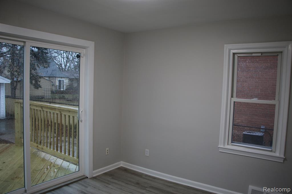 709 S EDISON Avenue, Royal Oak, MI 48067 — Photo 14