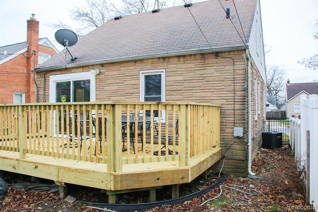 709 S EDISON Avenue, Royal Oak, MI 48067 — Photo 21