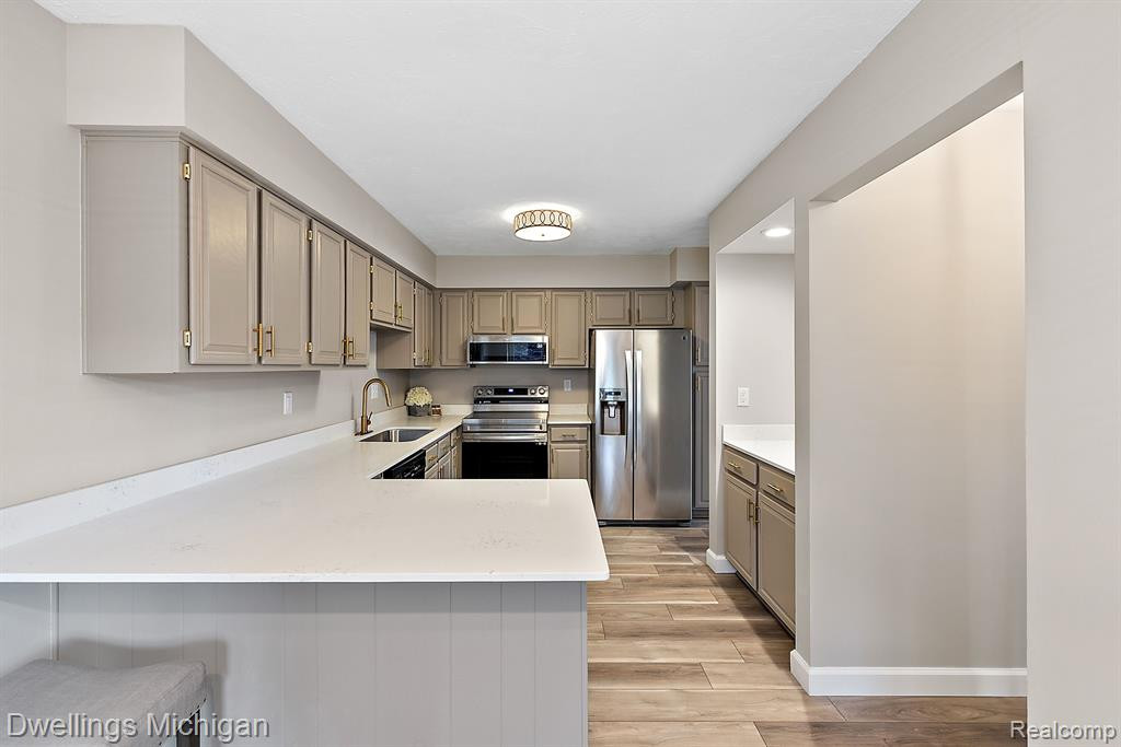42194 ROSCOMMON Street, Northville, MI 48167 — Photo 2