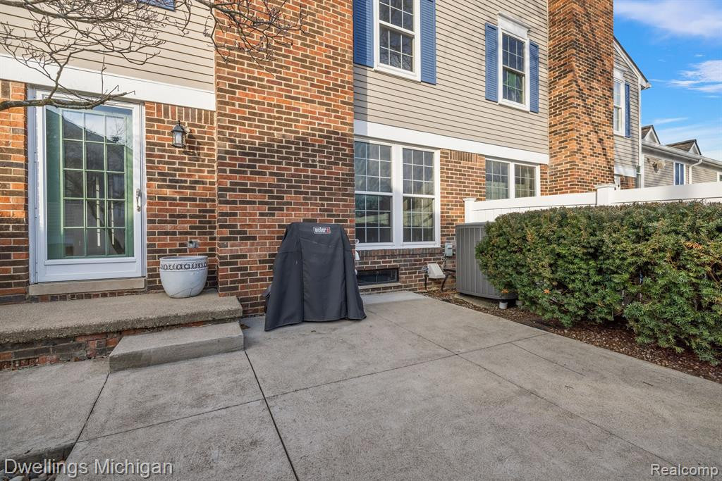 42194 ROSCOMMON Street, Northville, MI 48167 — Photo 10
