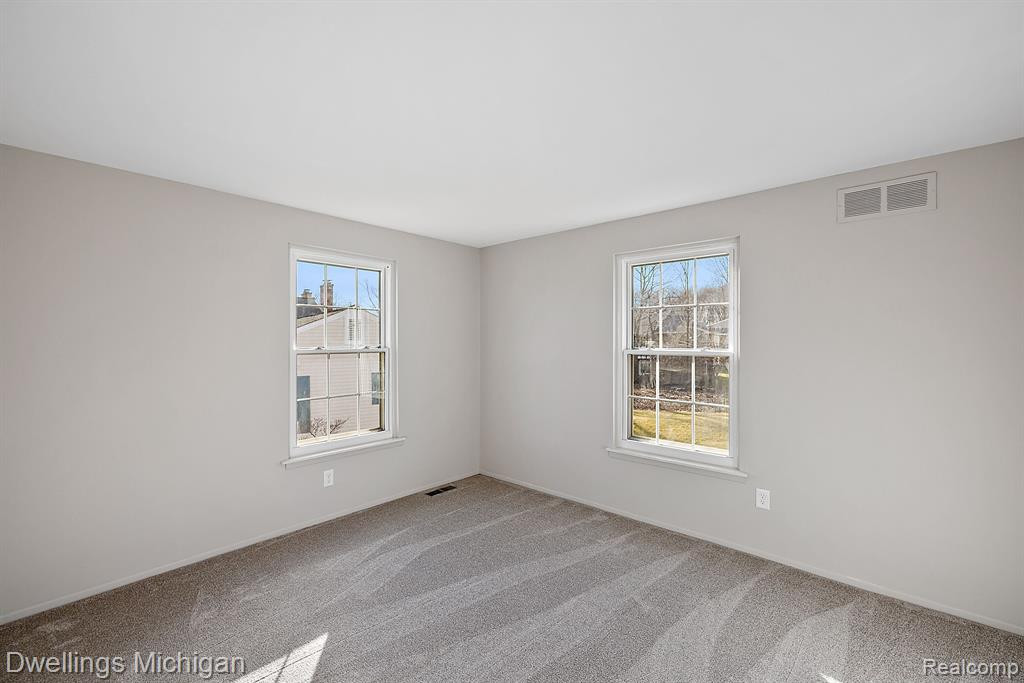 42194 ROSCOMMON Street, Northville, MI 48167 — Photo 31
