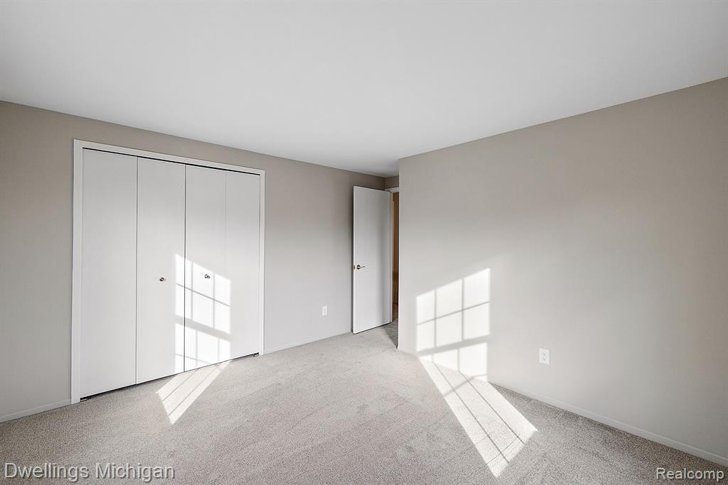42194 ROSCOMMON Street, Northville, MI 48167 — Photo 32