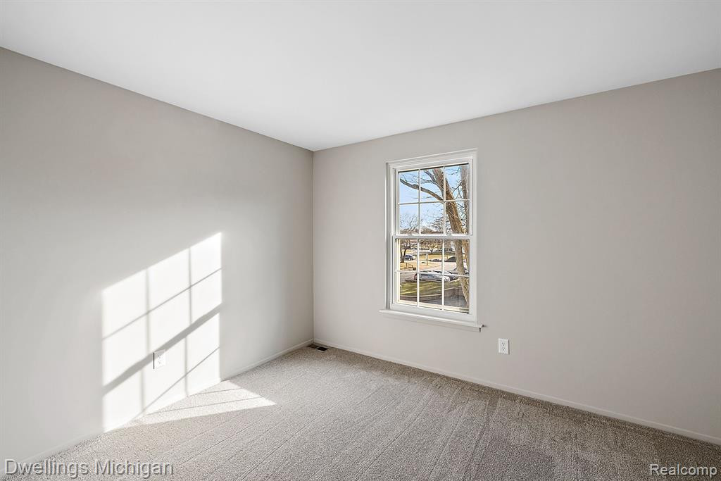 42194 ROSCOMMON Street, Northville, MI 48167 — Photo 33