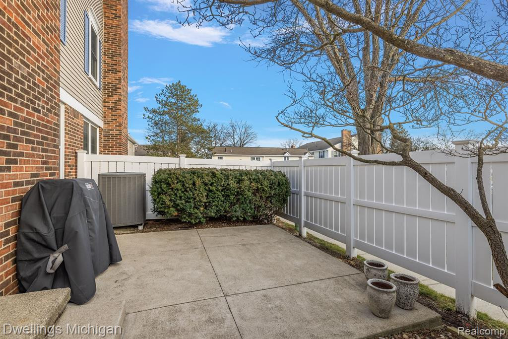 42194 ROSCOMMON Street, Northville, MI 48167 — Photo 41