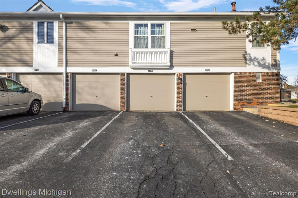 42194 ROSCOMMON Street, Northville, MI 48167 — Photo 43