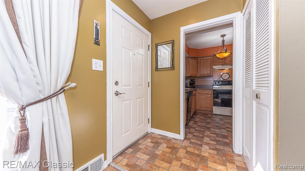 40764 CRABTREE Lane, Plymouth, MI 48170 — Photo 5