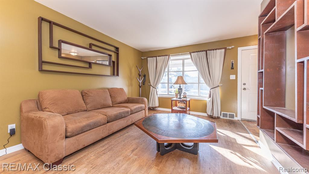 40764 CRABTREE Lane, Plymouth, MI 48170 — Photo 7